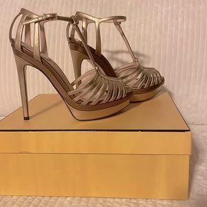 Fendi champagne bronze lamb leather high heel sandals Size 7 / 37 . Authentic.